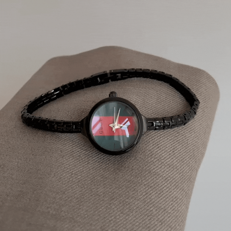 Men’s Vintage-Inspired Quartz Watch – Black Strap, Red-Green Stripe Dial