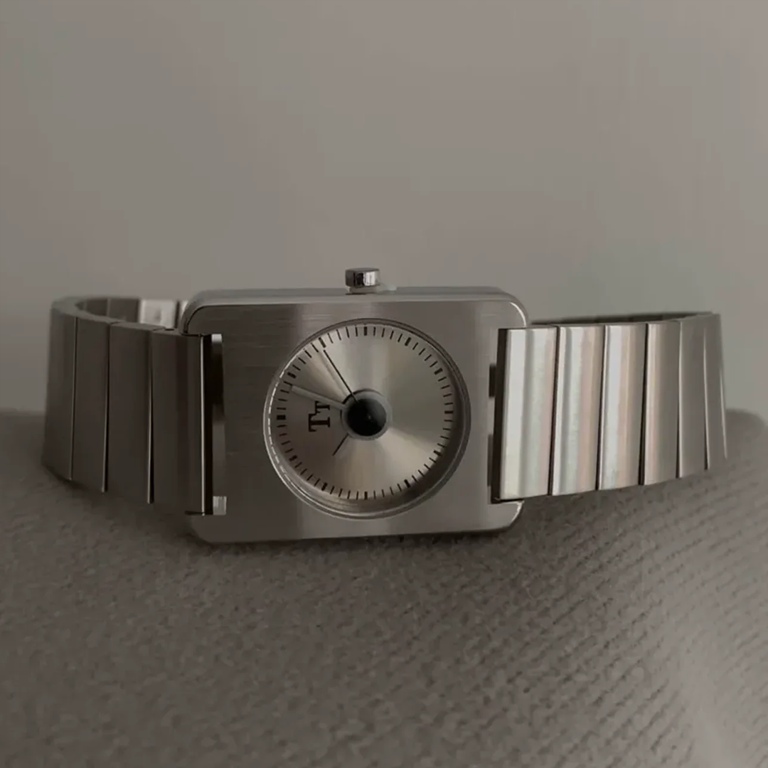 Square Dial Men's Quartz Watch – Silver Strap, Minimalist Urban Design