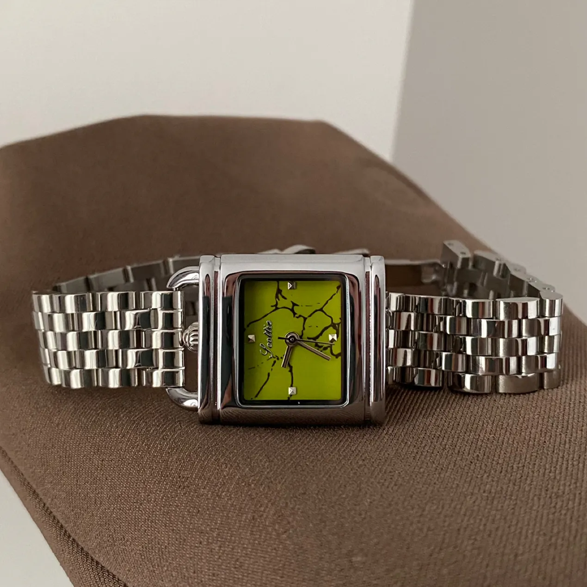 Green Vine Crackle Square Dial Quartz Watch for Men – Silver Chain Steel Strap