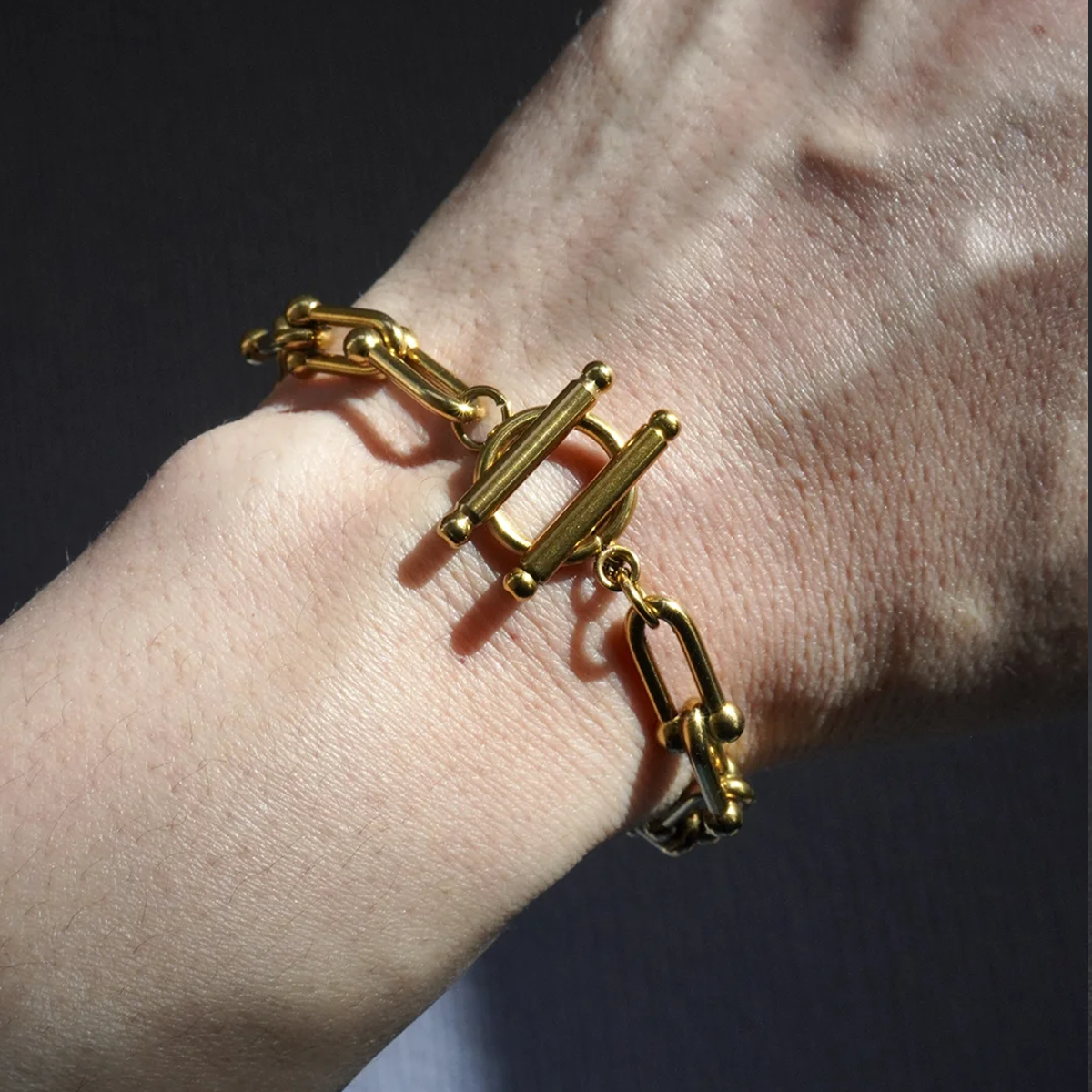 18K Gold Double-Clasp Horseshoe Bracelet