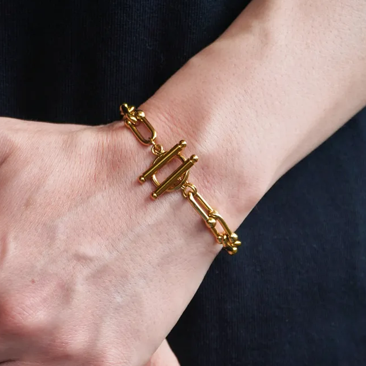 18K Gold Double-Clasp Horseshoe Bracelet